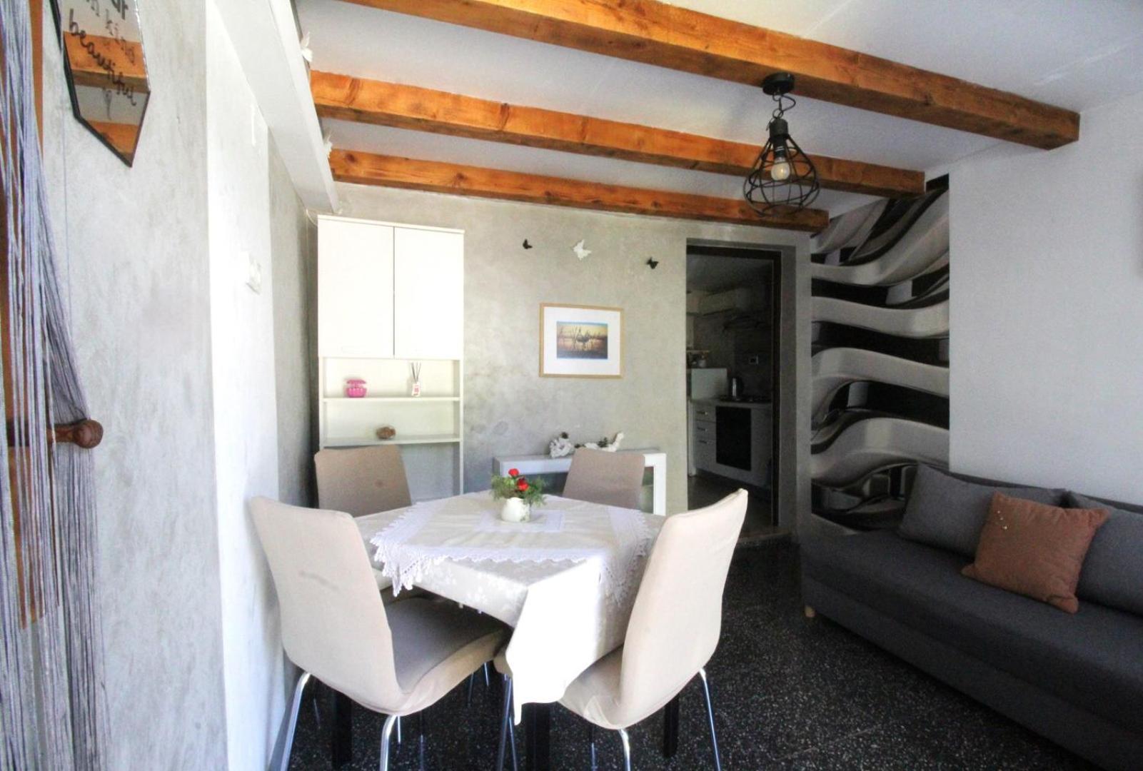 Estera Apartment *